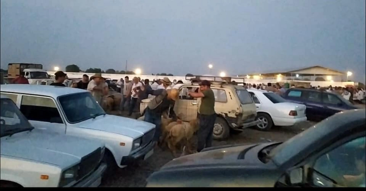 Azərbaycanda daha bir bazarda heç bir karantin qaydalarına əməl edilmir - FOTO